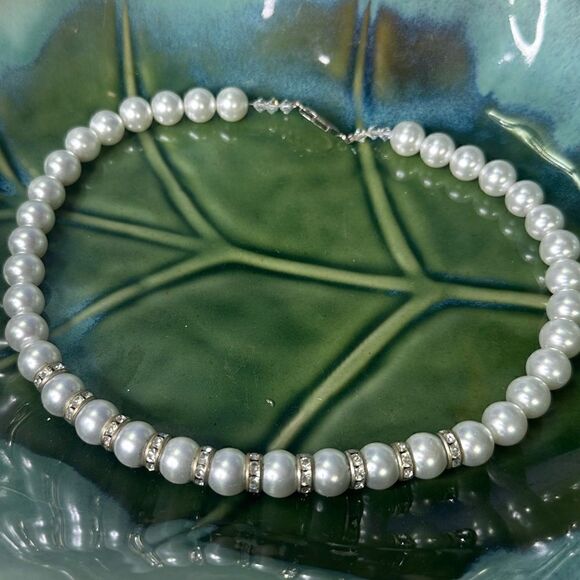 Beautiful Pearl & Rhinestone Necklace 14” - Picture 1 of 3